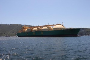 grote gas tanker ons tegemoet bij Ferrol